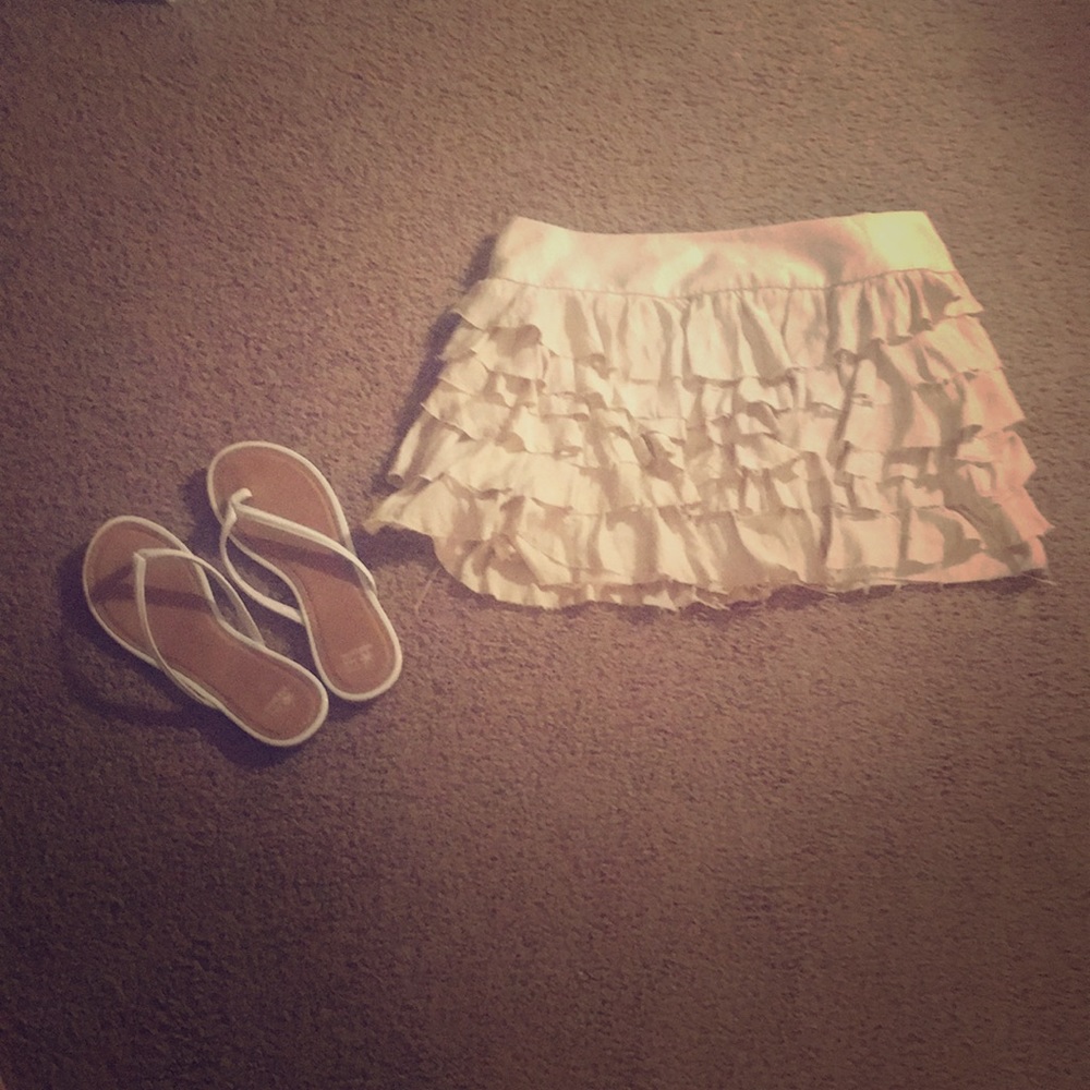 Ruffled mini skirt!